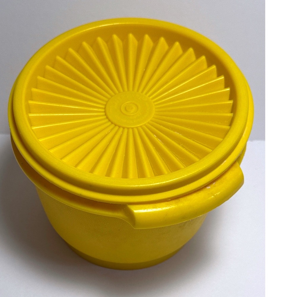 Tupperware Servalier Bowl Vintage‎ 4in Yellow Good Sunburst Lid 808-11